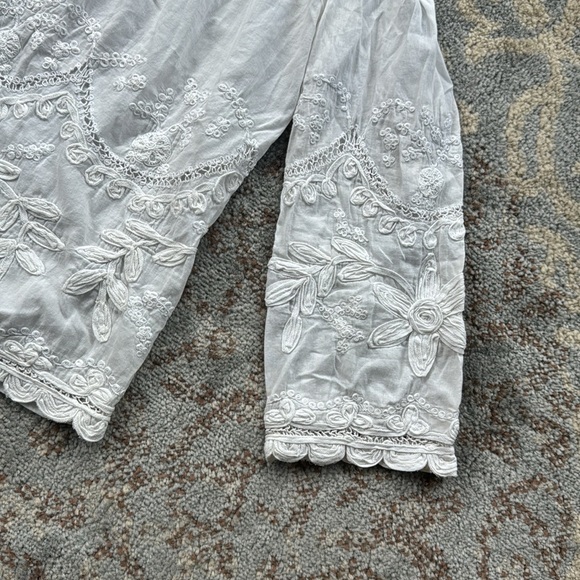 Blank NYC Off Shoulder Embroidered Blouse White XS - Picture 4 of 8